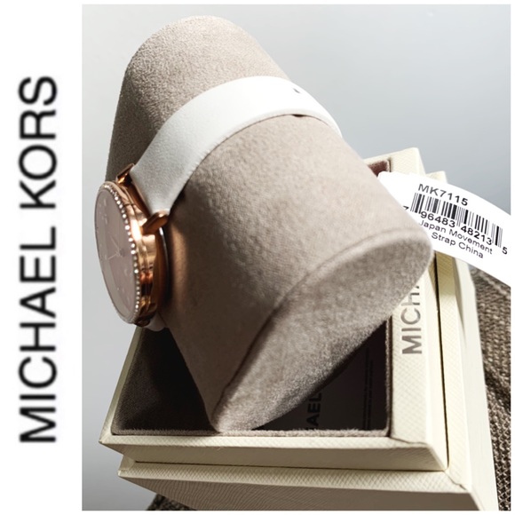 NWT authentic MK leather strap Charley watch - Picture 4 of 4